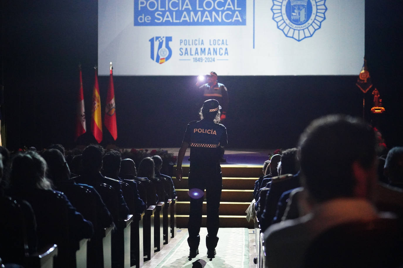 Homenaje a los que velan por la paz y el orden de la ciudad