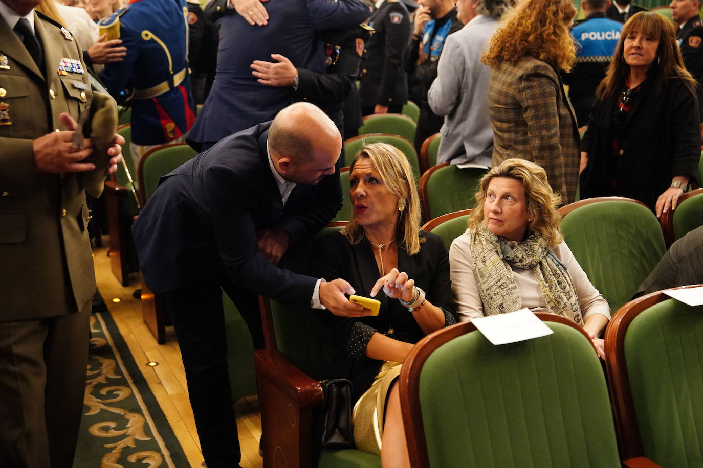 Homenaje a los que velan por la paz y el orden de la ciudad