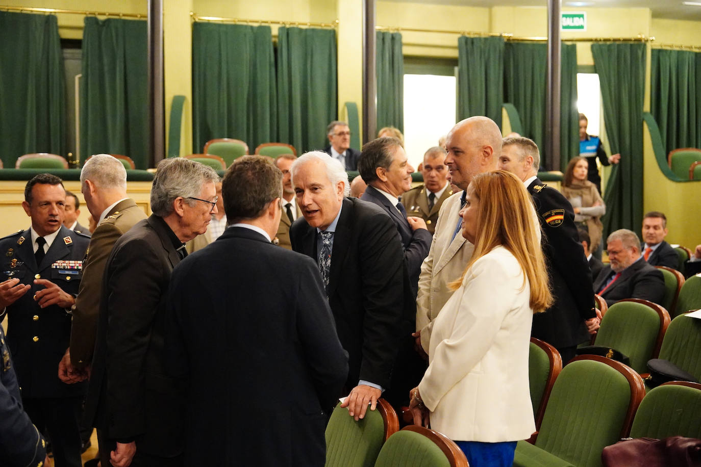 Homenaje a los que velan por la paz y el orden de la ciudad