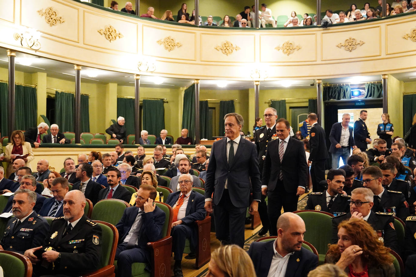 Homenaje a los que velan por la paz y el orden de la ciudad