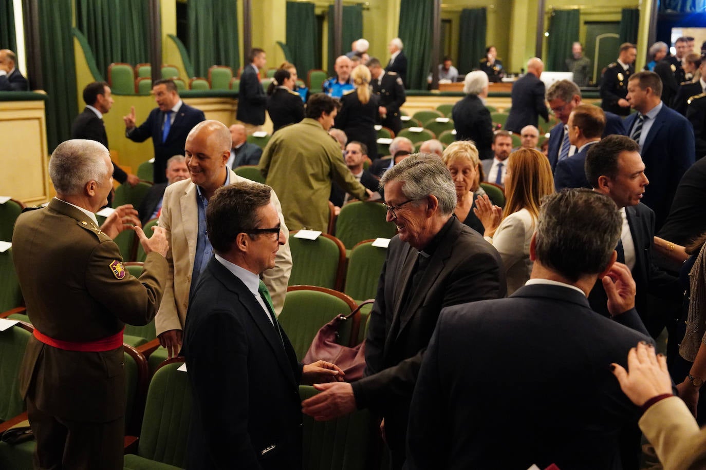 Homenaje a los que velan por la paz y el orden de la ciudad