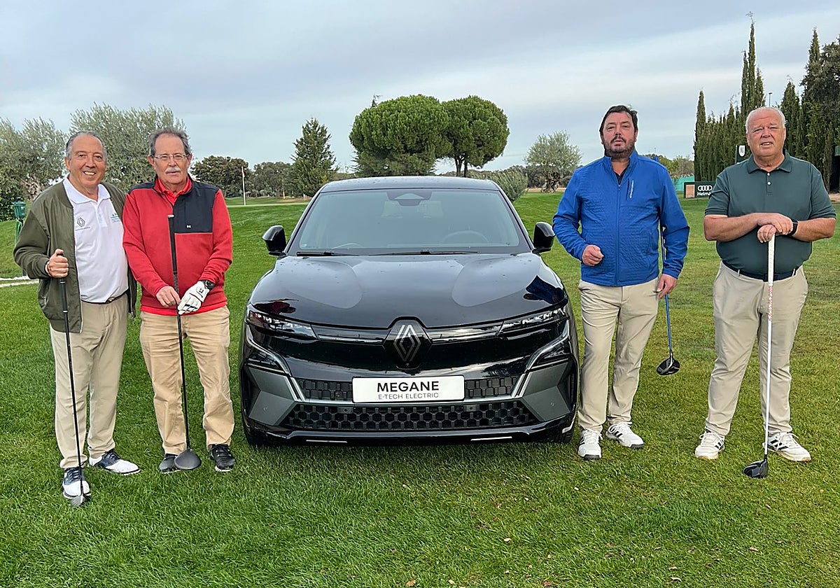 Un grupo de jugadores, este jueves en La Valmuza Golf.