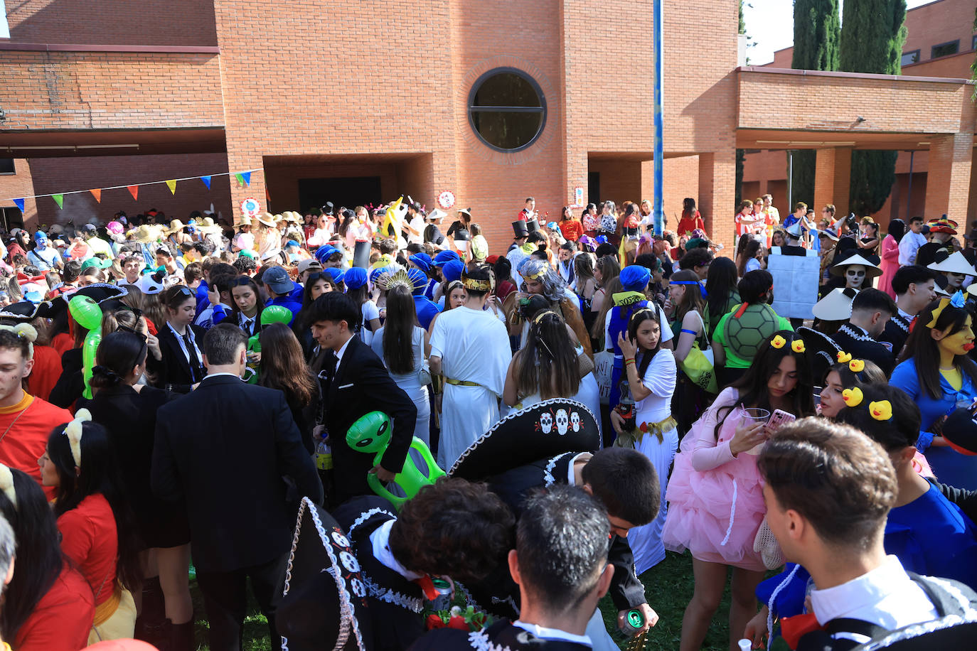 Así viven los estudiantes de Medicina sus fiestas en honor a San Lucas