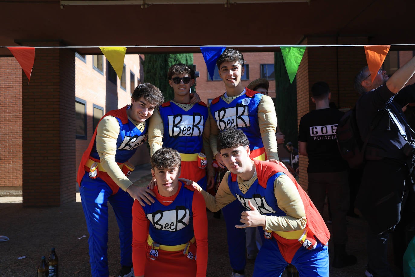 Así viven los estudiantes de Medicina sus fiestas en honor a San Lucas