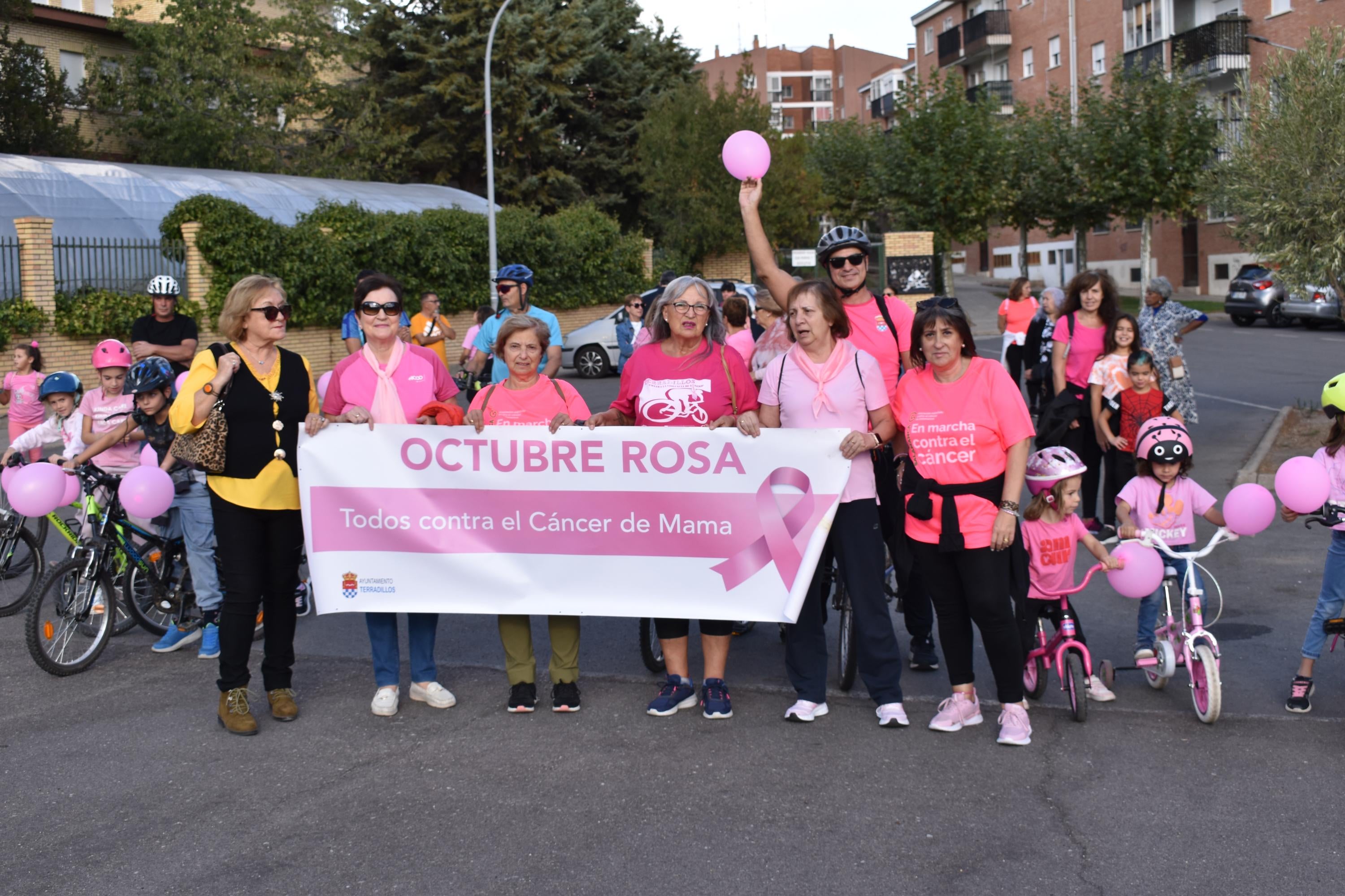 Marcha rosa y pinceladas solidarias contra el cáncer de mama en El Encinar