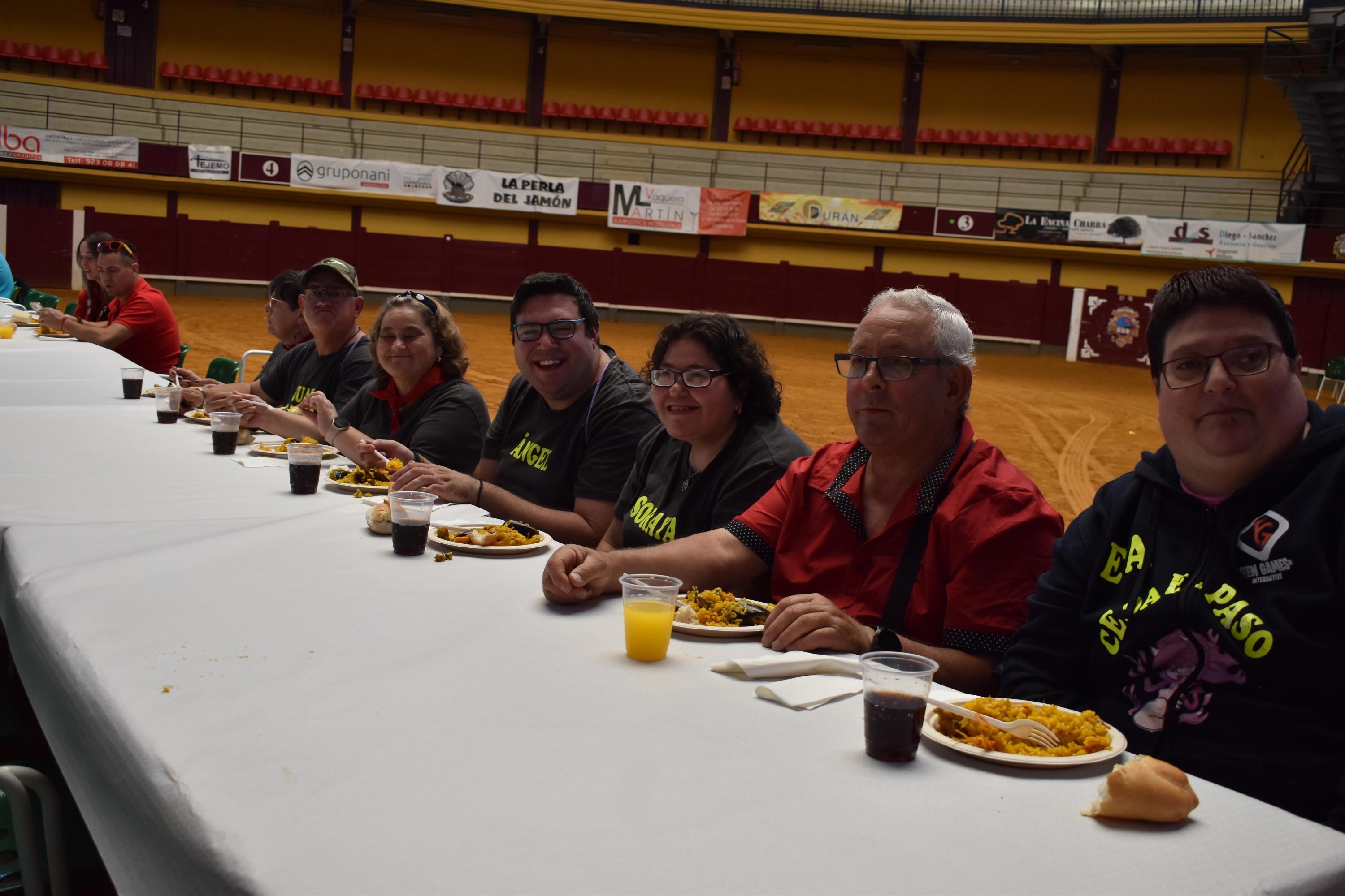 Alegría, fiesta y ambiente sin fin por las calles de Alba de Tormes con el Día de las Peñas