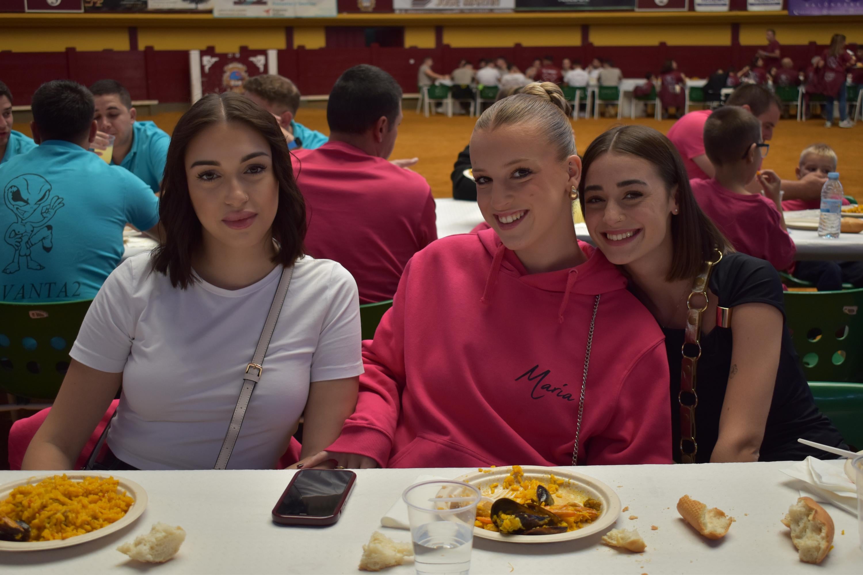 Alegría, fiesta y ambiente sin fin por las calles de Alba de Tormes con el Día de las Peñas