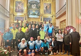 Peregrinos, en la basílica de la Anunciación en Alba de Tormes.