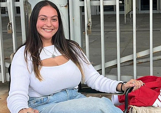 Imagen de María, la seguidora de Turizo que llevaba desde las 6 de la mañana en la puerta del Multiusos.