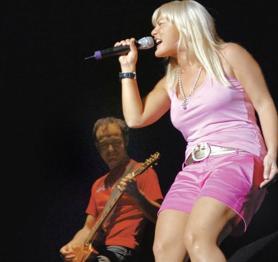 Imagen del último concierto ofrecido por Amaia Montero como vocalista del grupo en Salamanca en el año 2006.