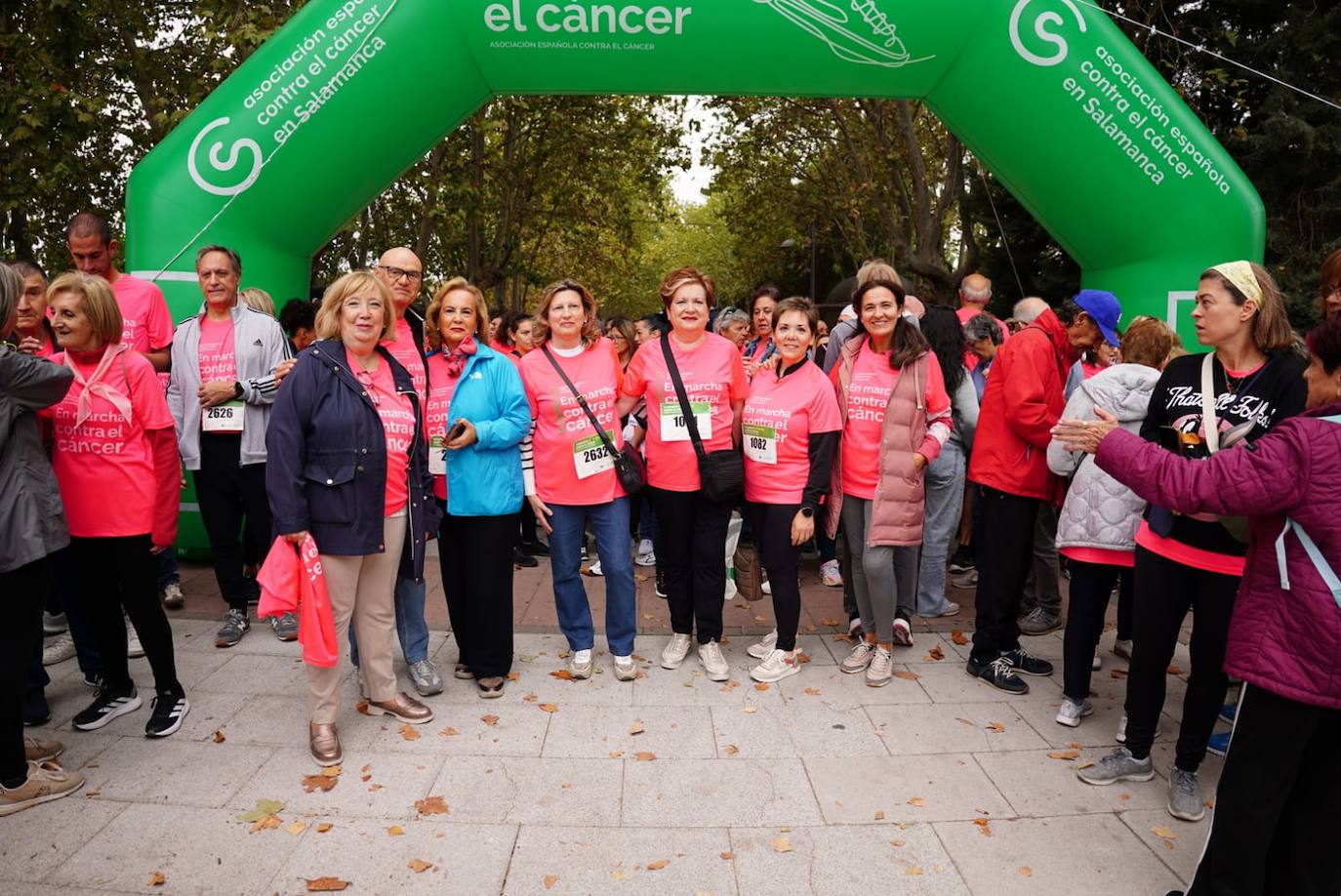 Salamanca &#039;se tiñe&#039; de rosa por el cáncer