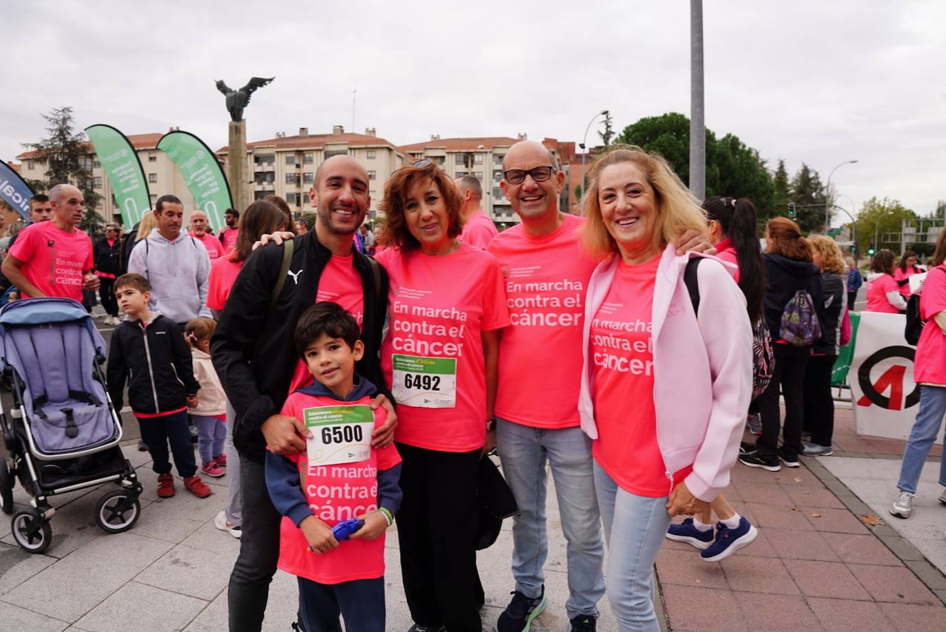 Salamanca &#039;se tiñe&#039; de rosa por el cáncer