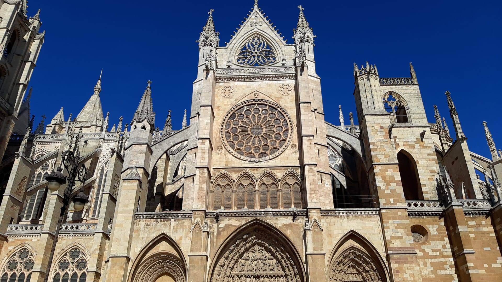 La asociación San Miguel de Peñaranda visita León