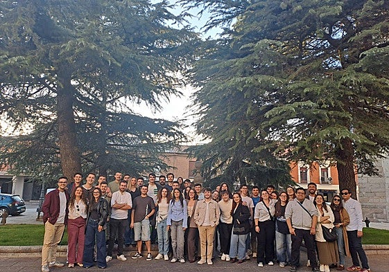 Jóvenes socialistas, en la plaza de Agustín Martínez Soler.