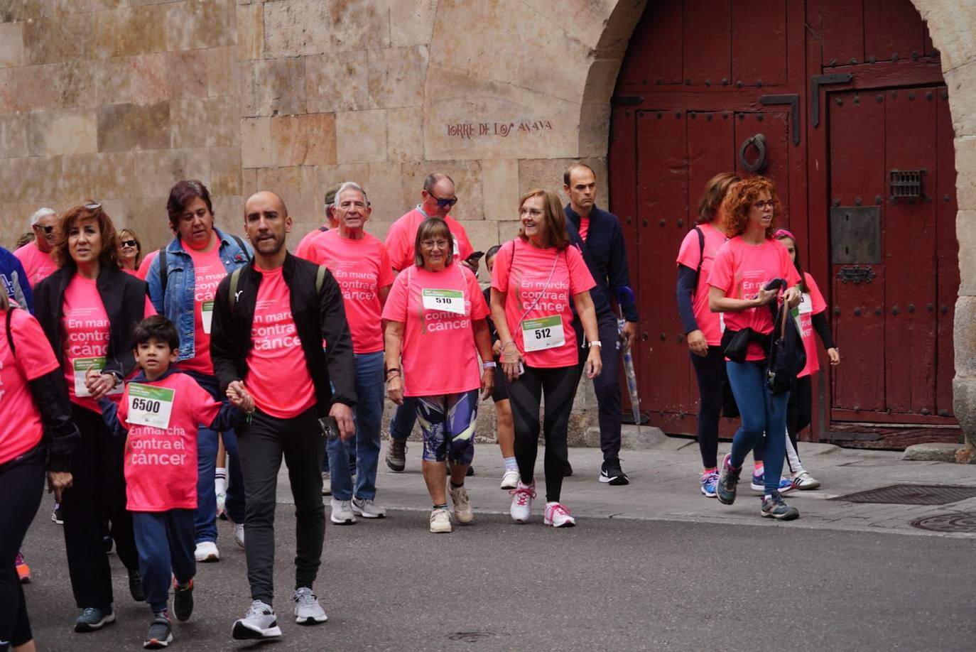 Salamanca &#039;se tiñe&#039; de rosa por el cáncer