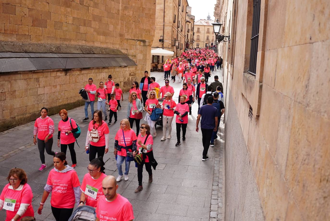 Salamanca &#039;se tiñe&#039; de rosa por el cáncer