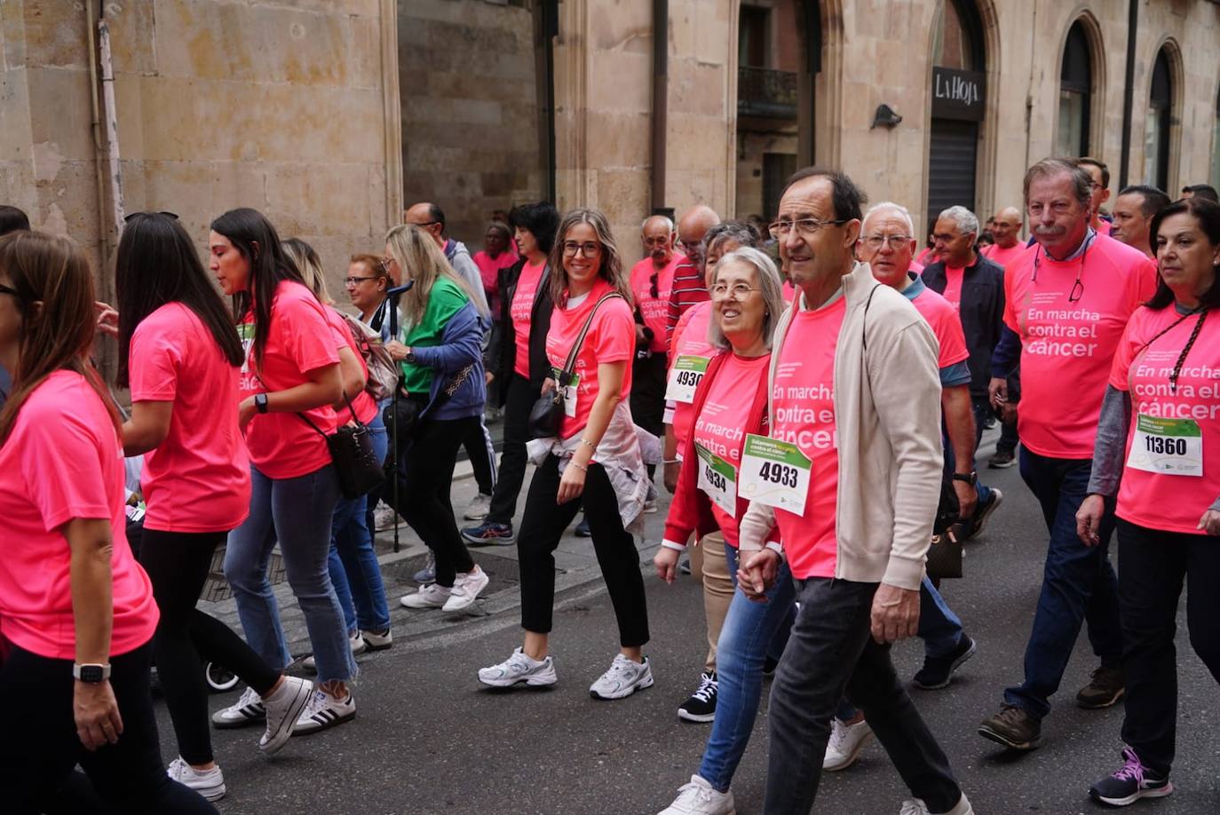Salamanca &#039;se tiñe&#039; de rosa por el cáncer