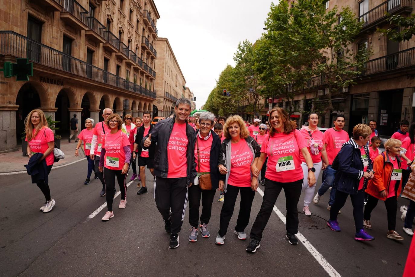 Salamanca &#039;se tiñe&#039; de rosa por el cáncer