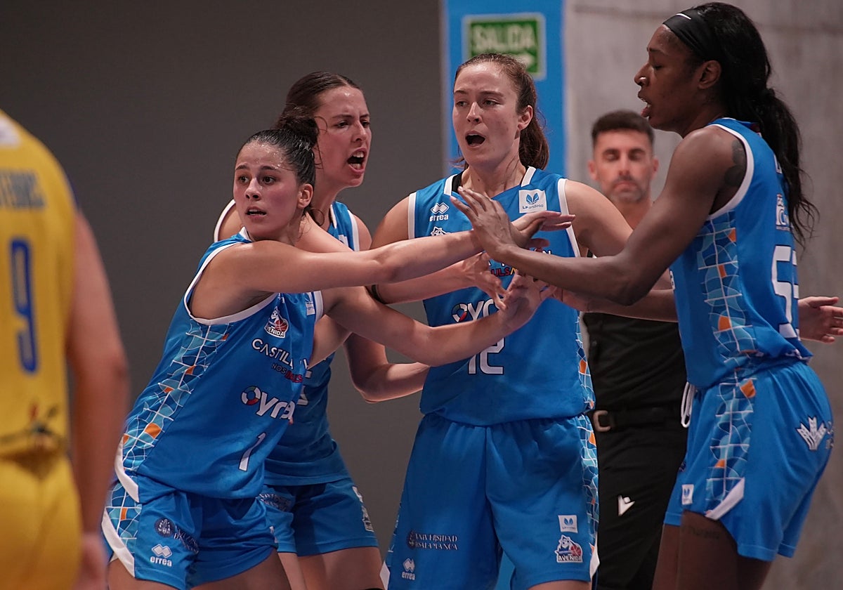 Soriano, Stoupalova, Meyers y Cave, el sábado, contra Gran Canaria.