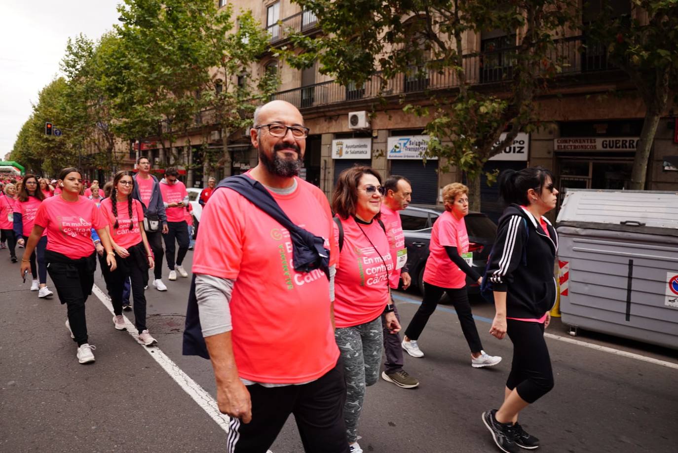 Salamanca &#039;se tiñe&#039; de rosa por el cáncer