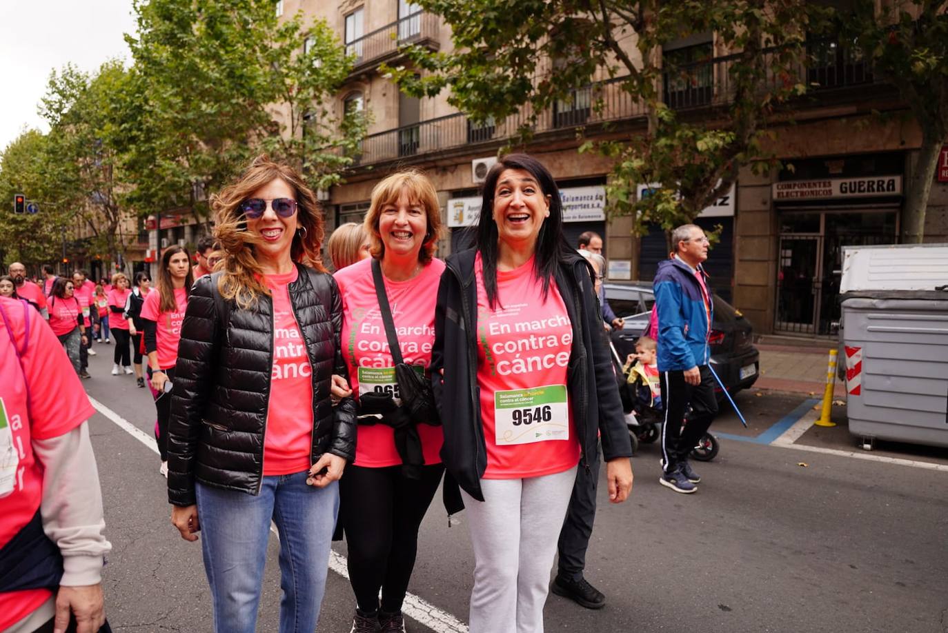 Salamanca &#039;se tiñe&#039; de rosa por el cáncer