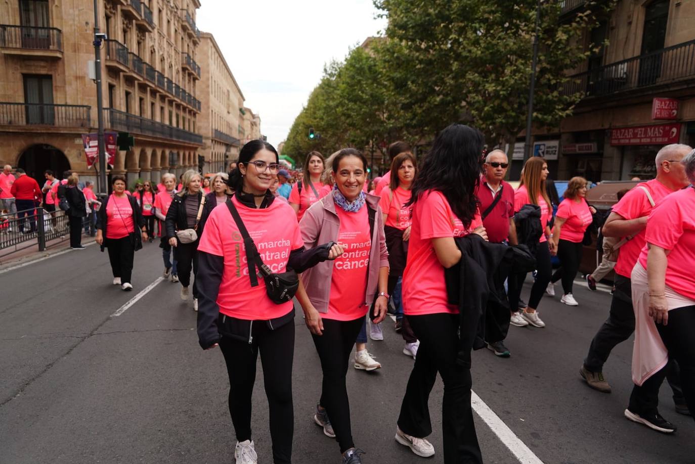 Salamanca &#039;se tiñe&#039; de rosa por el cáncer
