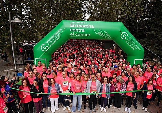 Salamanca 'se tiñe' de rosa por el cáncer