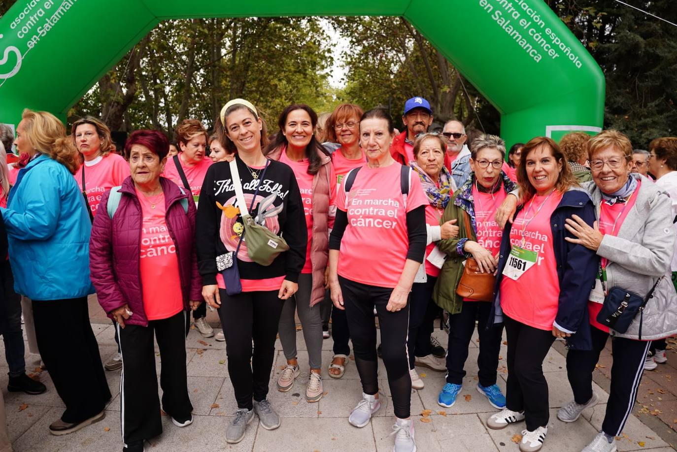 Salamanca &#039;se tiñe&#039; de rosa por el cáncer