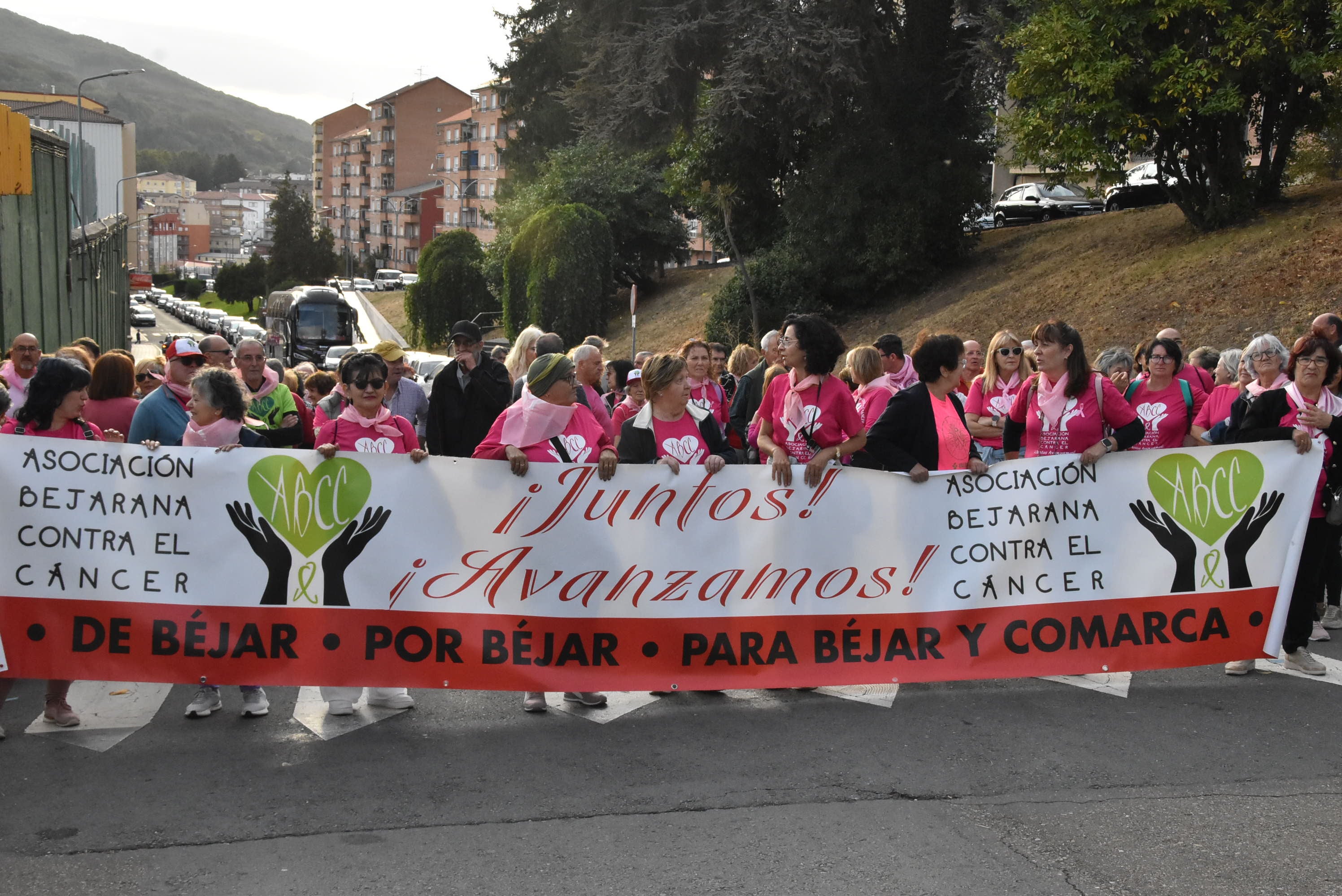 Béjar se tiñe de rosa en apoyo a la lucha contra el cáncer de mama