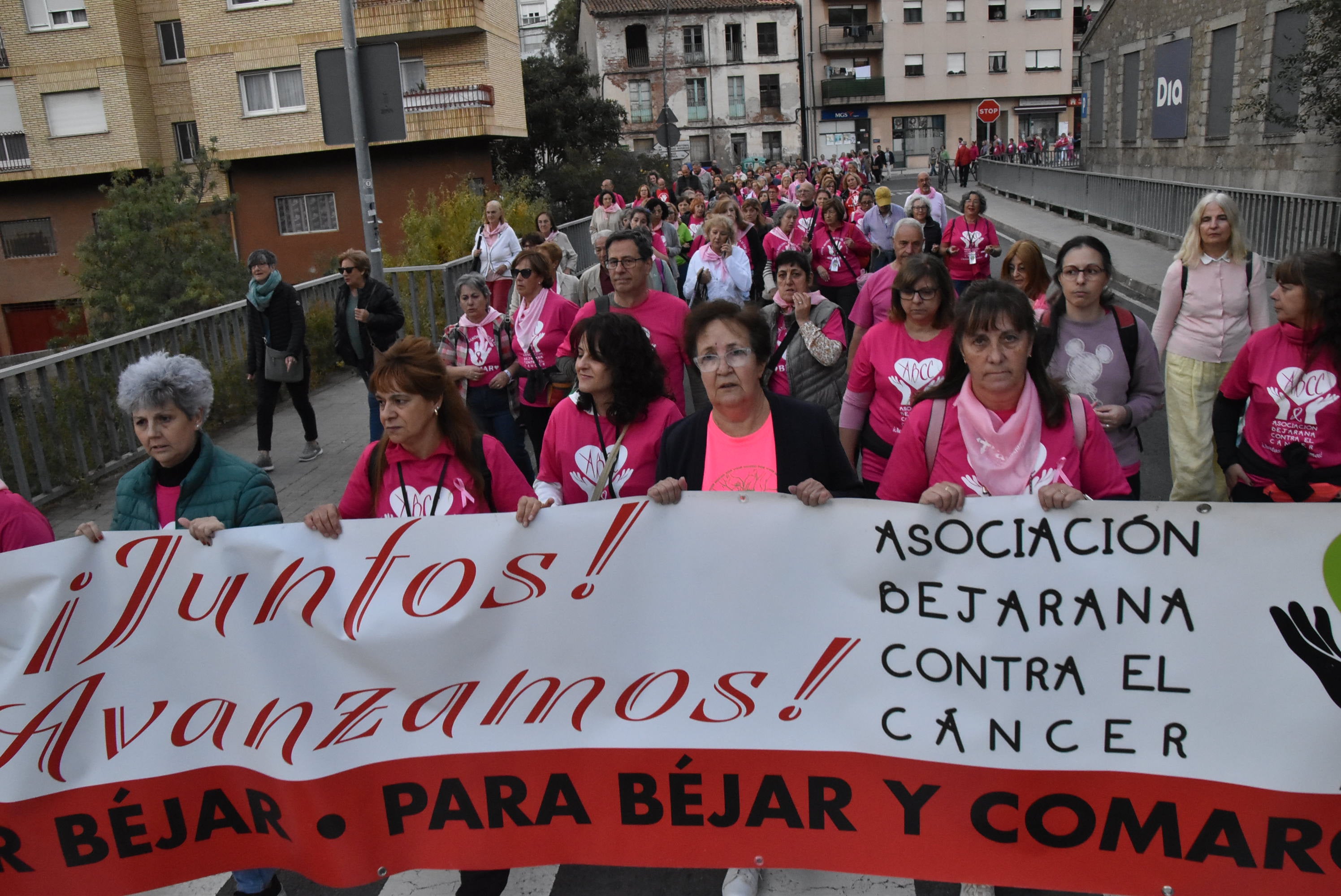 Béjar se tiñe de rosa en apoyo a la lucha contra el cáncer de mama