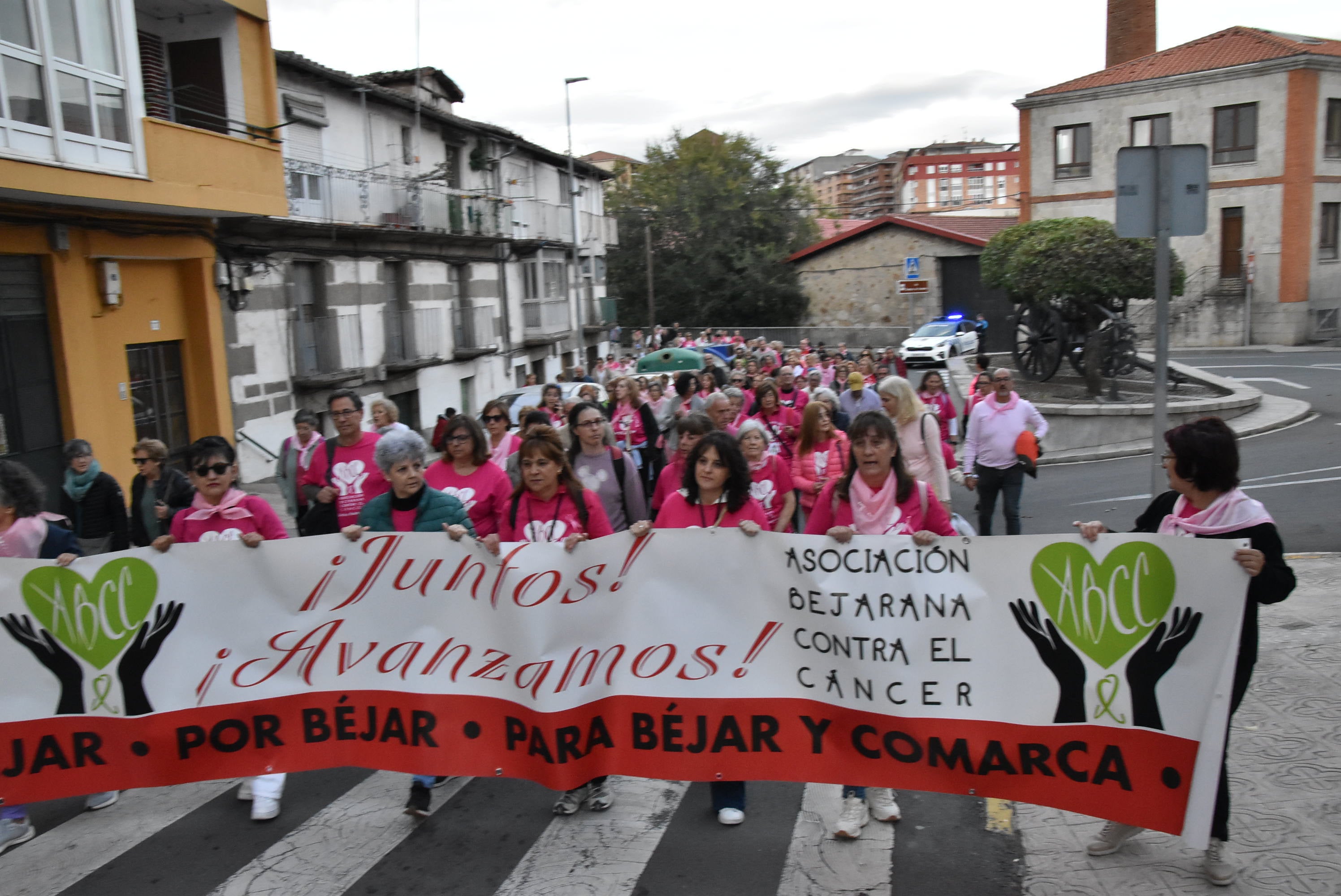 Béjar se tiñe de rosa en apoyo a la lucha contra el cáncer de mama