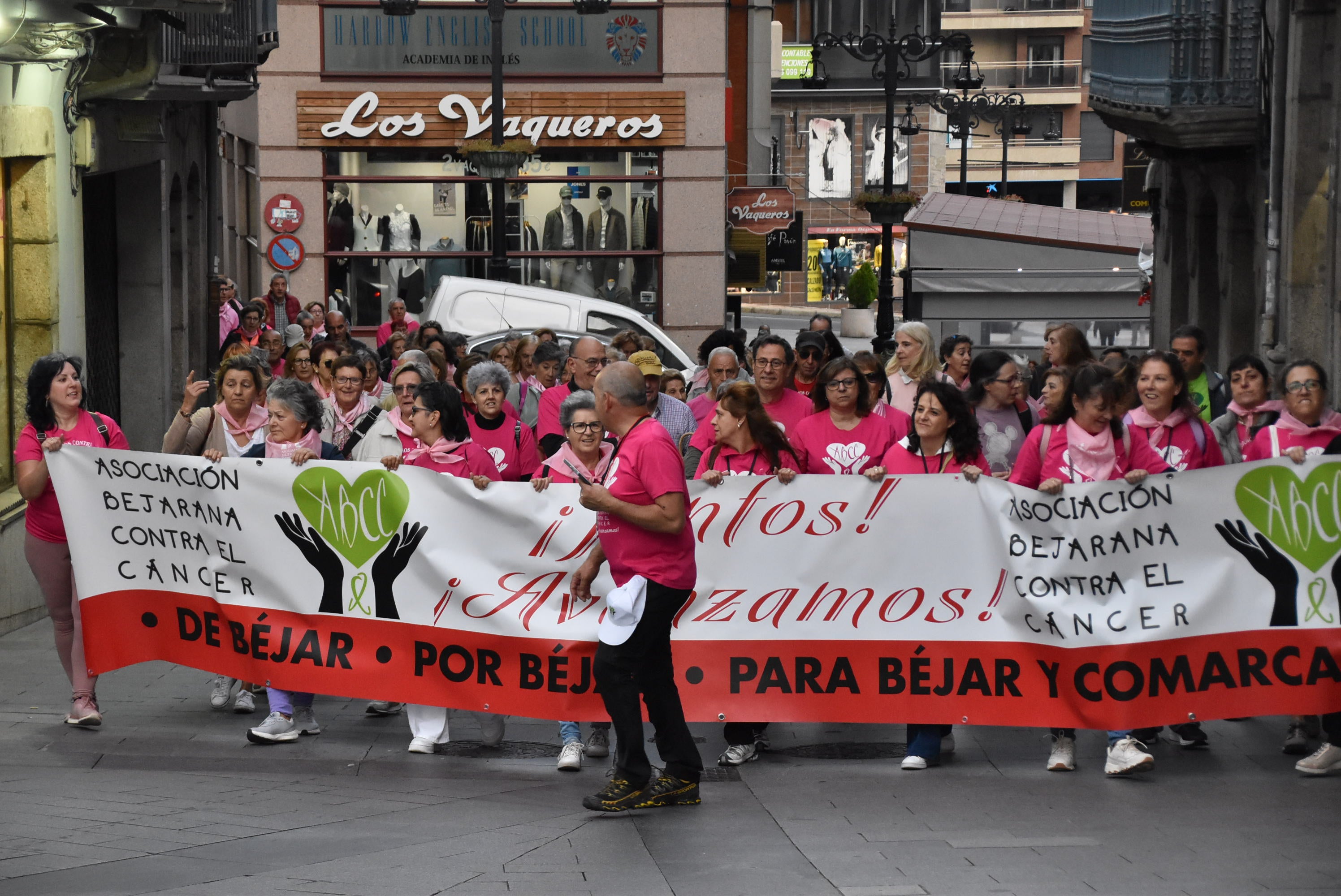 Béjar se tiñe de rosa en apoyo a la lucha contra el cáncer de mama