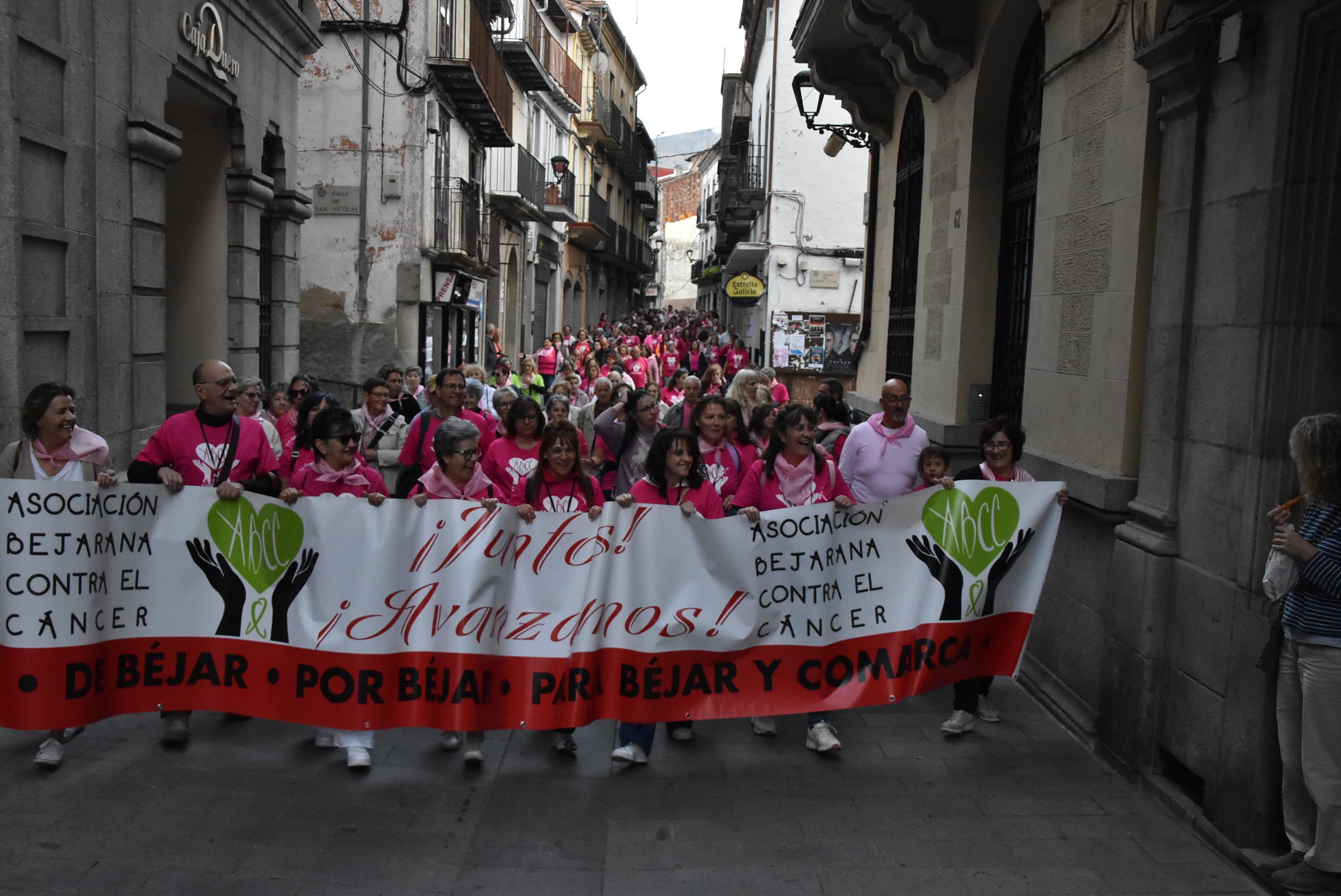 Béjar se tiñe de rosa en apoyo a la lucha contra el cáncer de mama