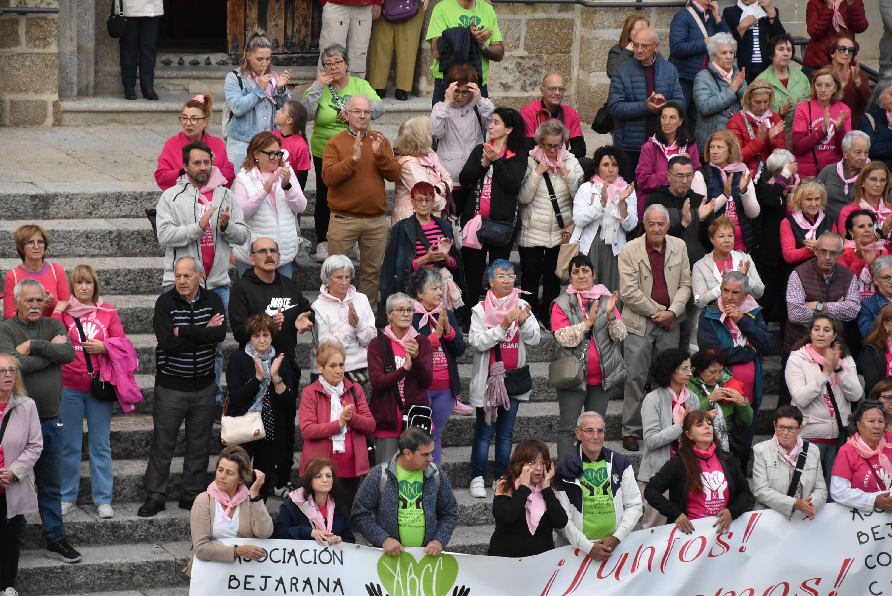 Béjar se tiñe de rosa en apoyo a la lucha contra el cáncer de mama