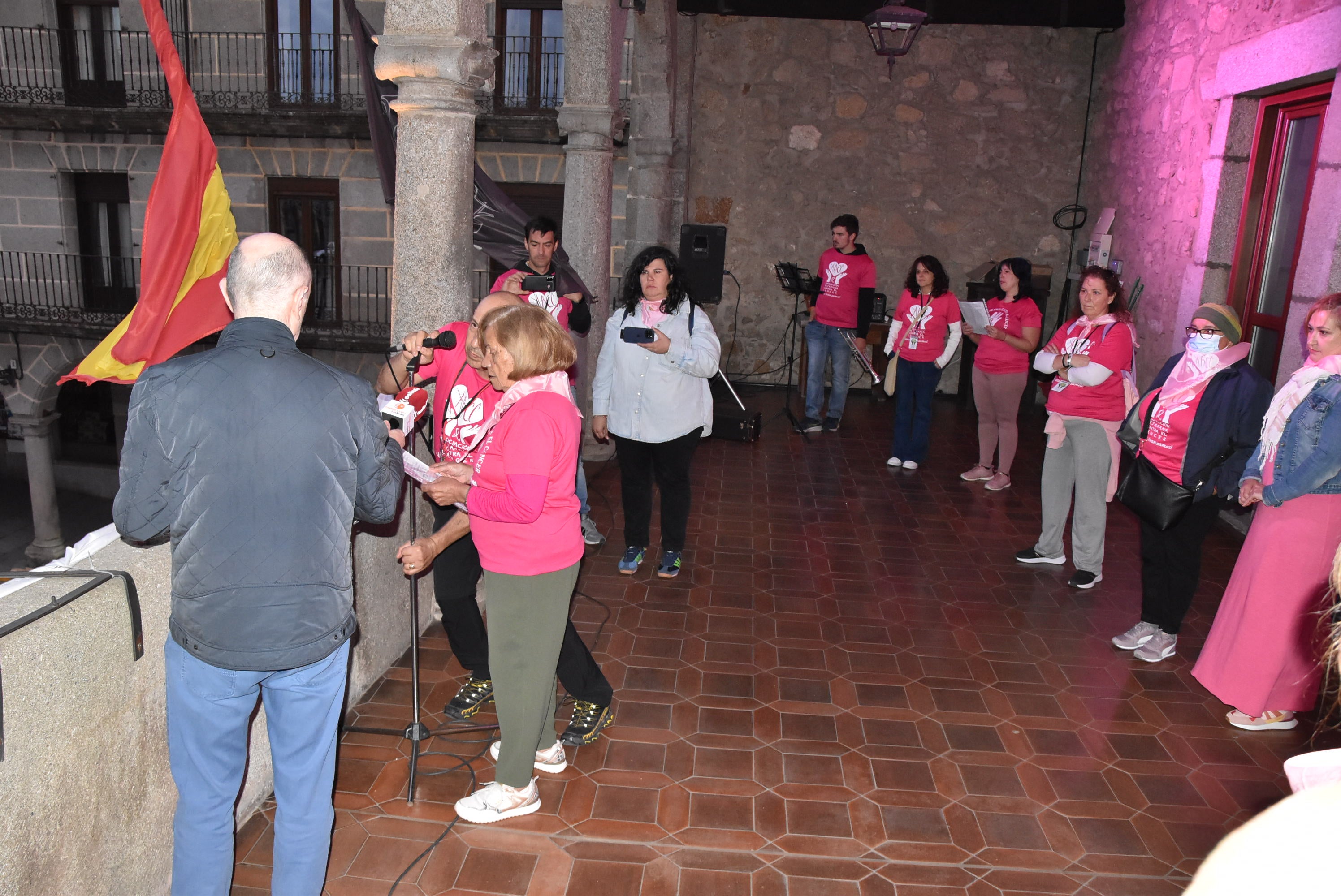 Béjar se tiñe de rosa en apoyo a la lucha contra el cáncer de mama
