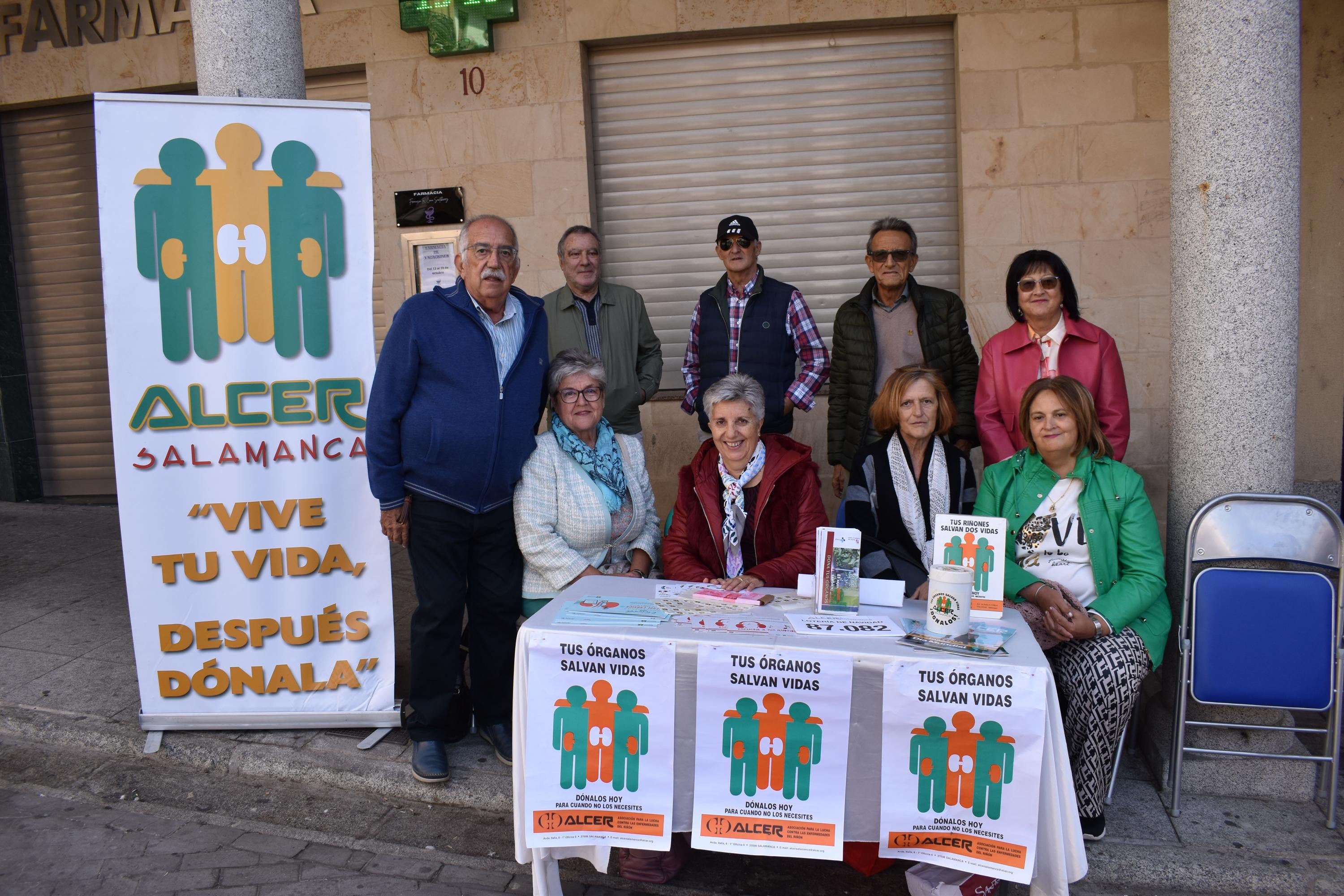 La charanga y los cabezudos alegran las calles de Alba de Tormes