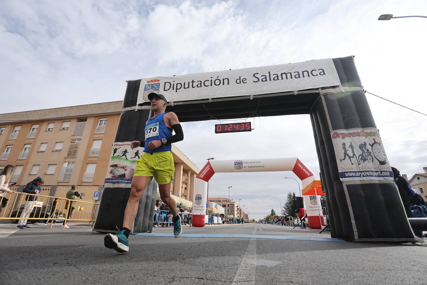 Jesús Prieto y Sandra Santamaría se llevan la Media Maratón de la Diputación