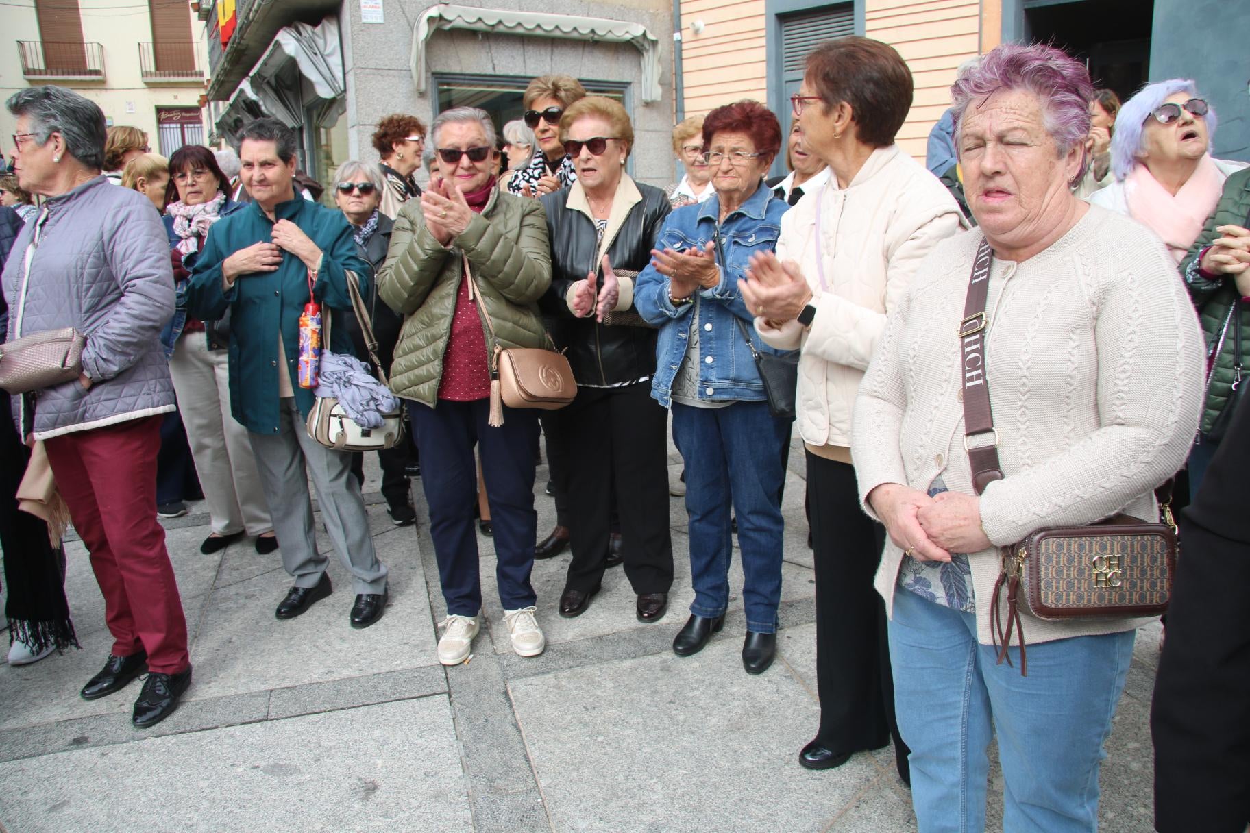 Alba celebra un día de fiesta en clave femenina