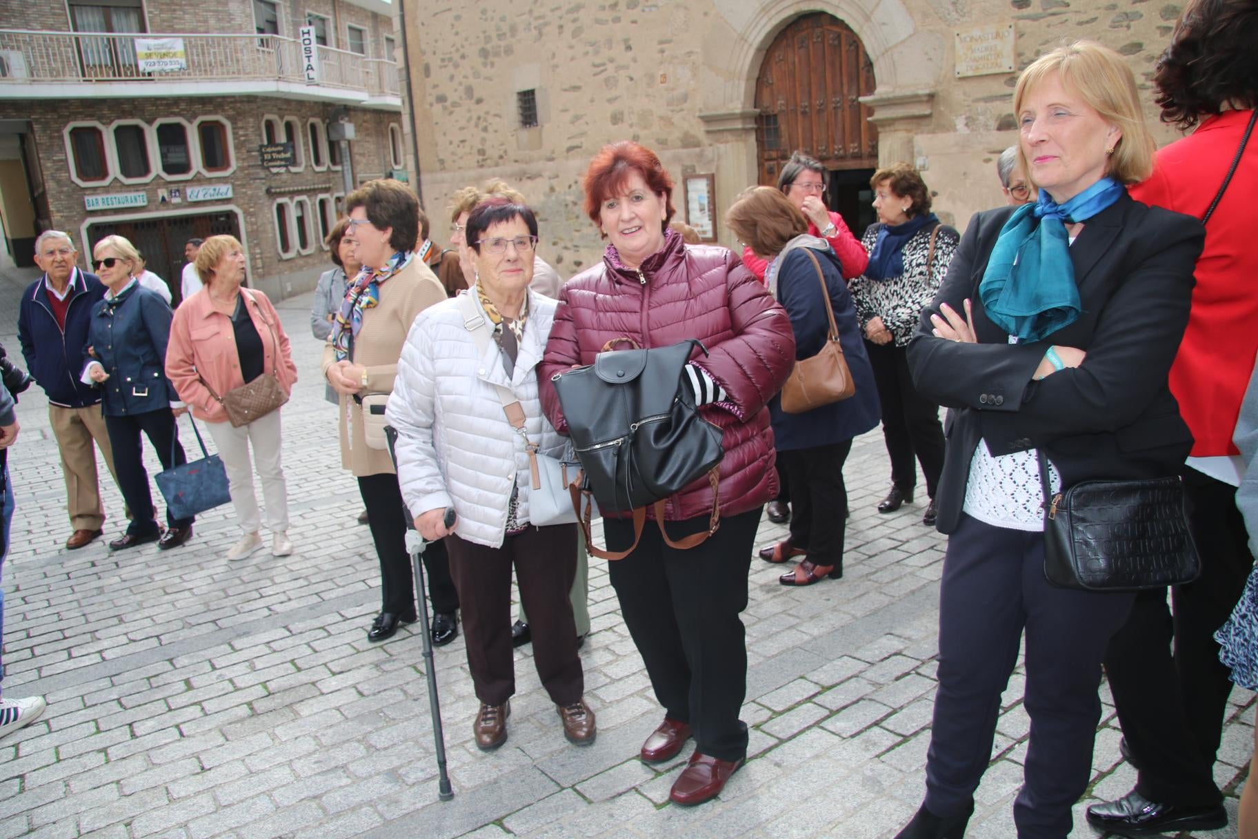 Alba celebra un día de fiesta en clave femenina