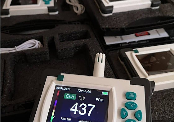 Imaqen de dispositivos medidores de algunos parámetros de la calidad del aire.