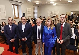 El moderador David Monaguillo, Jorge Moro, presidente de la Asociación de Empresarios de Hostelería de Salamanca, Juan Carlos Zaballos, diputado de Turismo y Patrimonio de la Diputación de Salamanca, Mar Sancho, viceconsejera de Acción Cultural de la Junta de Castilla y León y Ángel Fernández Silva, concejal de Cultura y Turismo del Ayuntamiento de Salamanca.