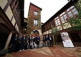 Carlos García Carbayo junto a representantes en la presentación de la nueva edición de 'Las llaves de la ciudad'