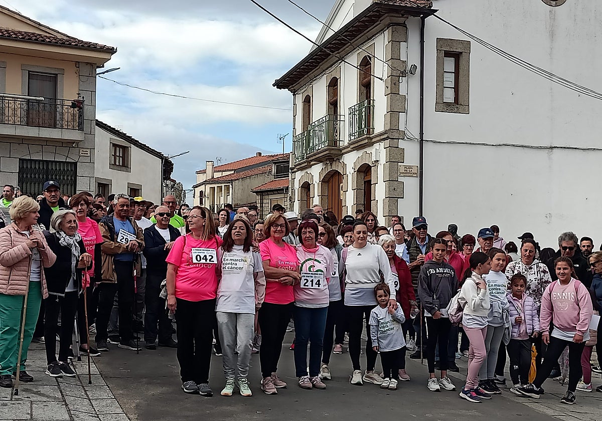 Participantes en la marcha rosa de Los Santos contra el cáncer de mama.