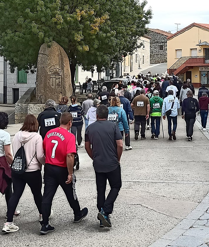 Imagen secundaria 2 - Los Santos camina para luchar contra el cáncer de mama