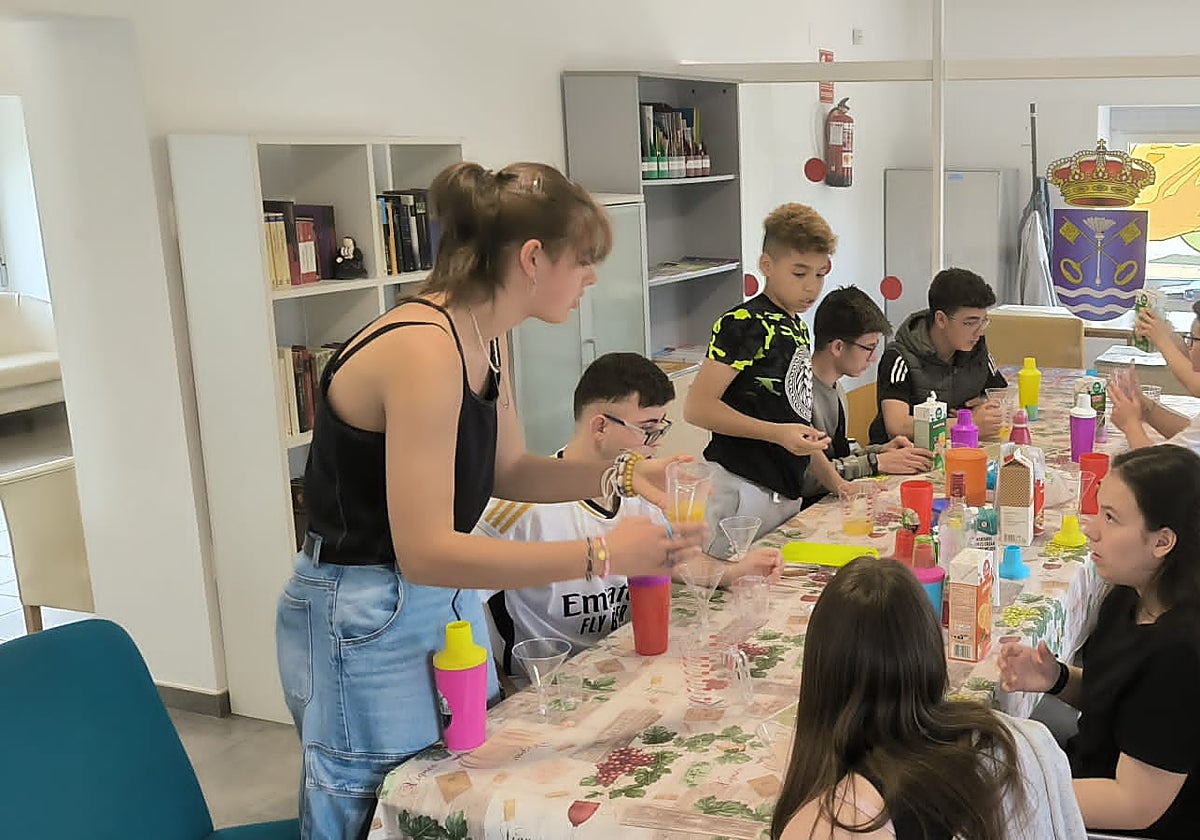 Taller creativo en el Área Joven de Santa Marta.