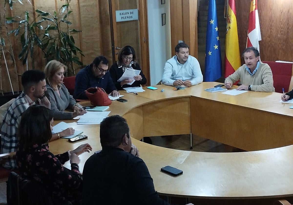 Sesión plenaria en el Consistorio de Aldeatejada.