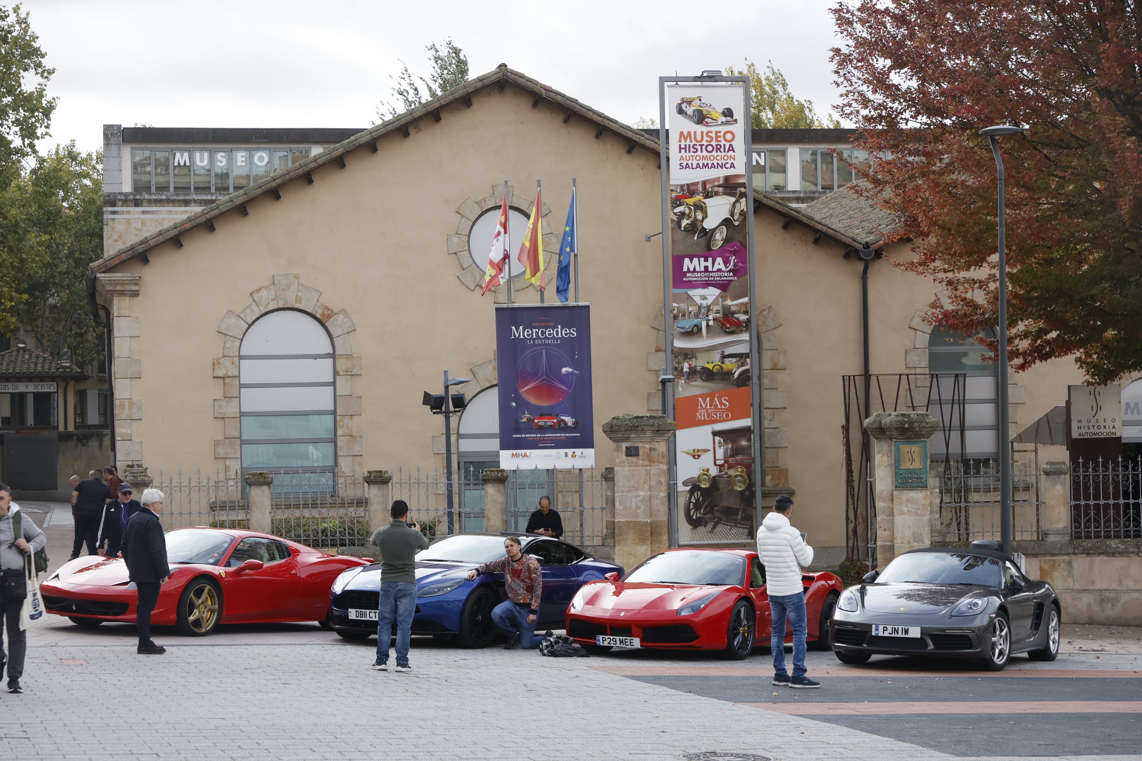 Los Ferrari y Aston Martin &#039;toman&#039; Salamanca