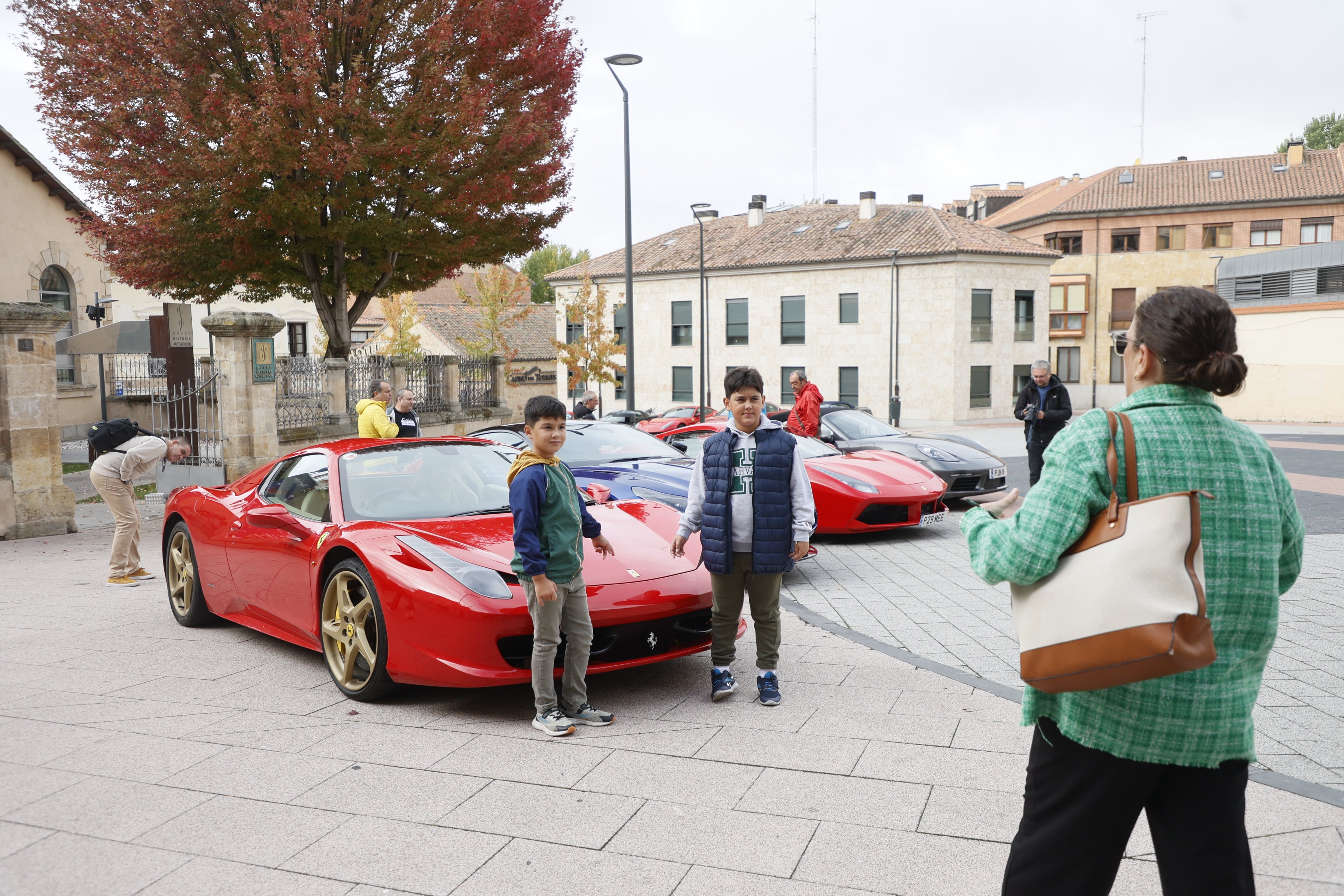 Los Ferrari y Aston Martin &#039;toman&#039; Salamanca