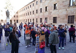 Turistas visitando la ciudad.