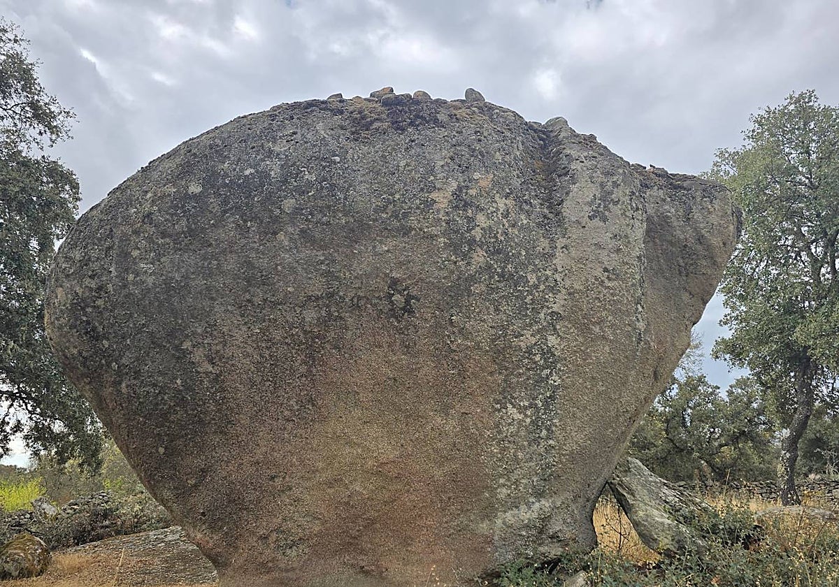 El sendero de las piedras mágicas: donde una agradable ruta de otoño se funde con la leyenda